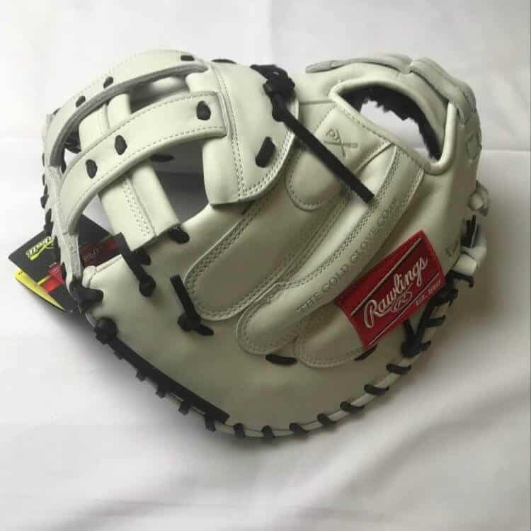 Best Fastpitch Catchers Mitt [2021 Season] See Our Picks Here!