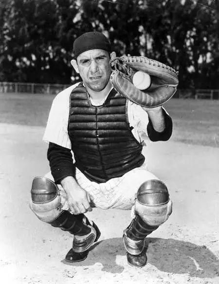 Baseball by BSmile on X: The Legacy of Legendary New York #Yankees  Catchers ~ Bill Dickey, Yogi Berra, Elston Howard & Thurman Munson pose  together before Old Timers' Day at Yankee Stadium! (